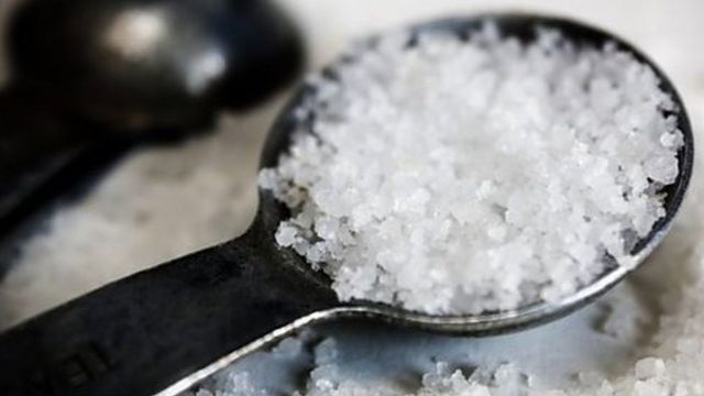 sel ou sucre : lequel est le meilleur pour la santé